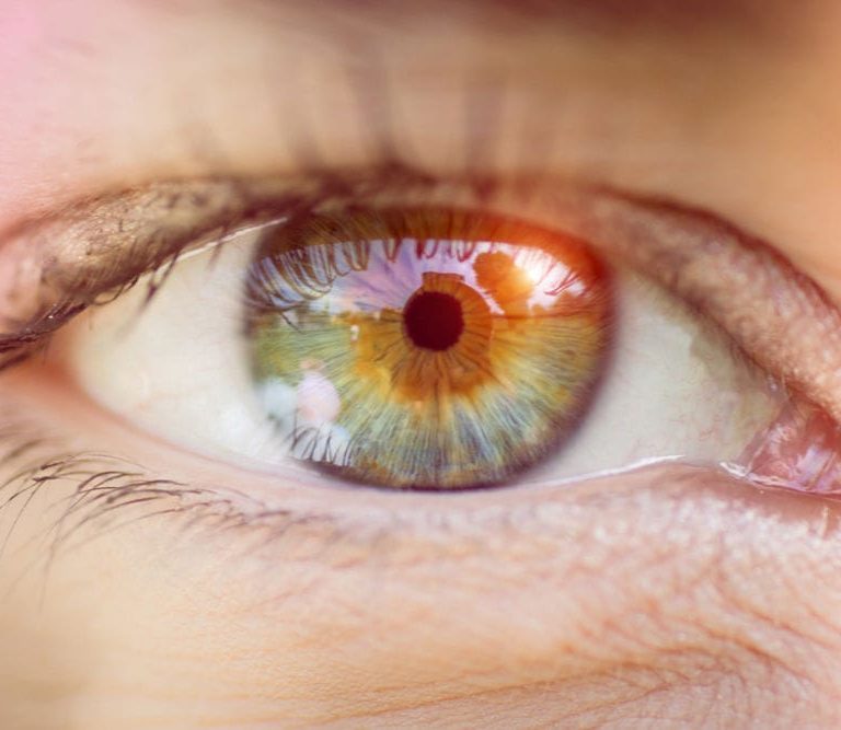 Por qué los ojos son el espejo del alma? - El Blog de Medical Óptica  Audición