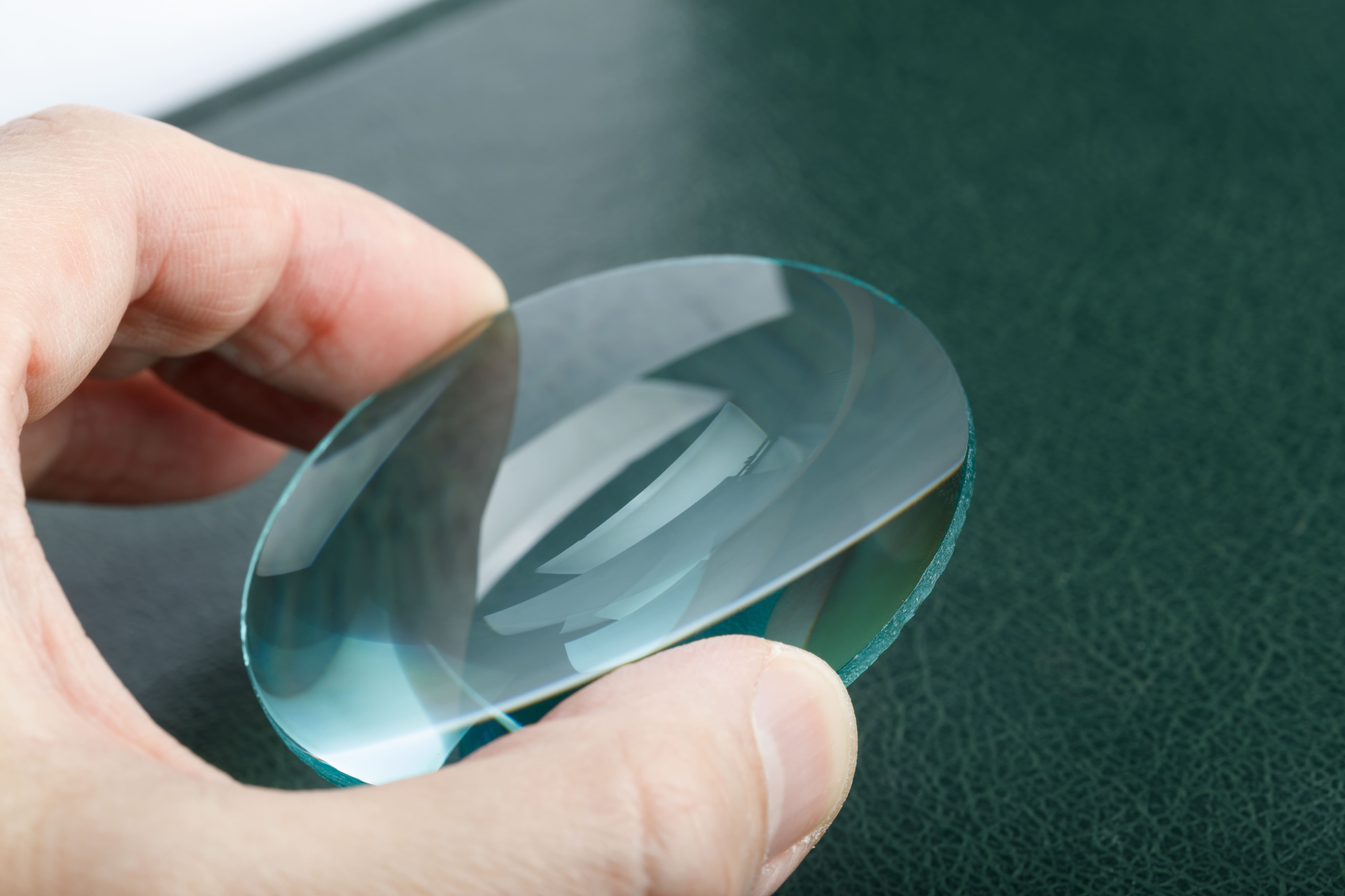 De qué están hechos los cristales de las gafas? -