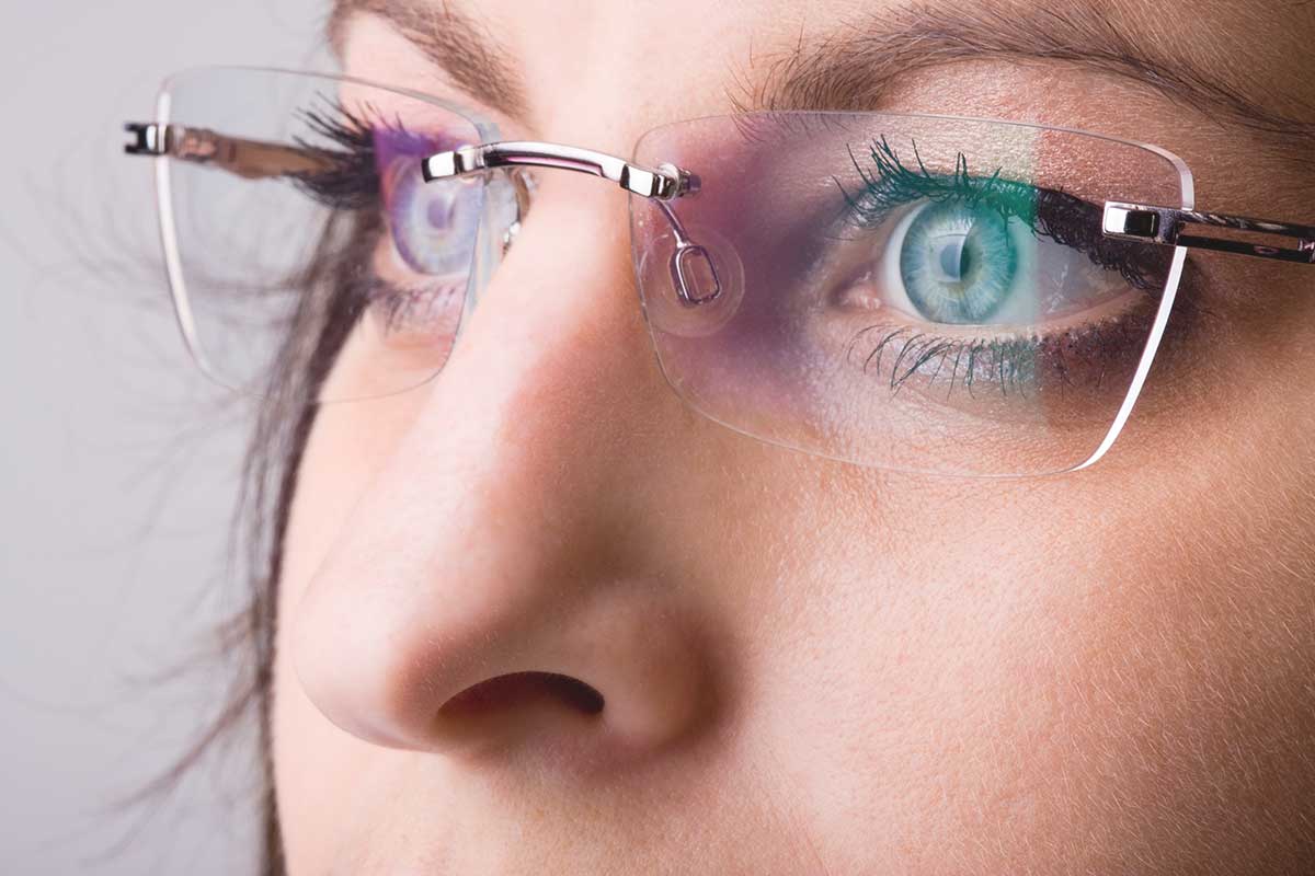 Gafas sin montura: discreción al máximo nivel - El Blog de Medical Óptica  Audición